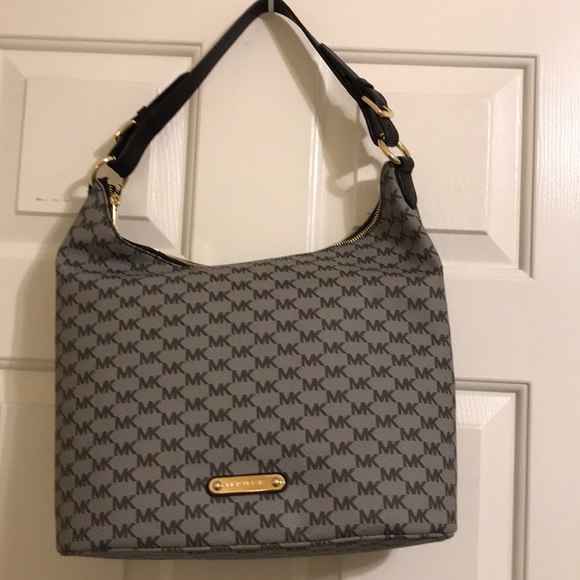 Authentic Black and gray Michael Kors bag - Picture 3 of 8